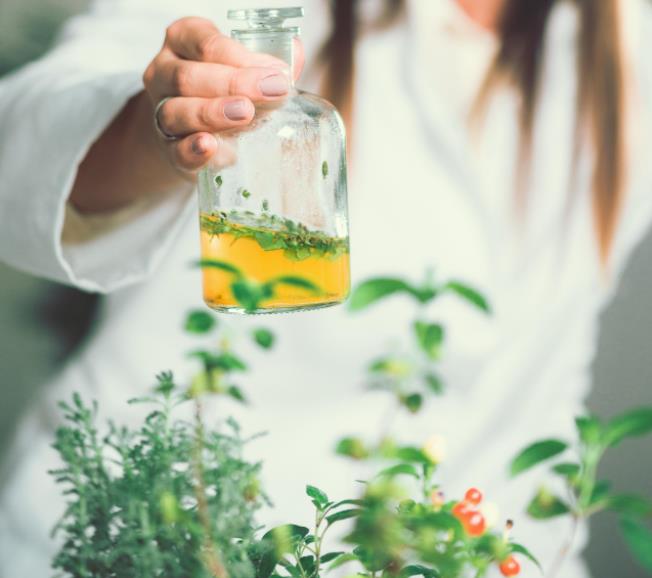 在化妆品行业，究竟如何界定“植物原料”？